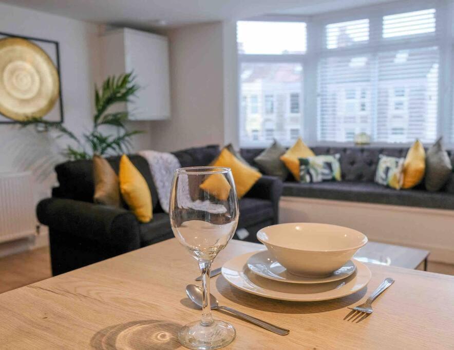 Garden Of Eden 1 Bedroom Flat In Fishponds Bristol Exteriör bild